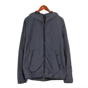 [CP컴퍼니]  남성 고글 후드 자켓 (13CMOW109A 006124G 888)