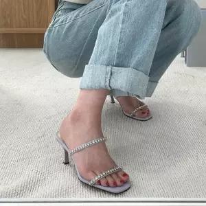 각코 이선 스트랩 큐빅 장식 포인트 뮬 슬리퍼힐Y