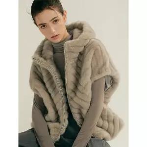 [리오벨]FAUX 밍크 쉐브론 반후드 케이프자켓