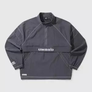 [엄브로]M 엄브로자켓 CQK UP321CWT91-DCH 크리스피 타슬란 긴팔 스탠넥 아노락 / DARK CHARCOAL