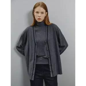 [아이잗컬렉션](타임스퀘어점패션관)심플 포인트 라인 브이넥 가디건 (CRAA1CD121)