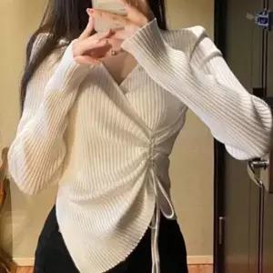 옆셔링 랩 브이넥 긴팔 니트 티셔츠 슬림핏 스트링