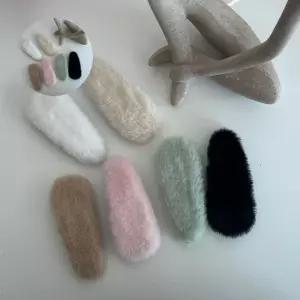 (제스트)헤어삔 헤어핀 삼각 송치 폼폼 털 페이크퍼 겨울 핀