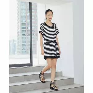 [에고이스트] ER3KO760 세미 오버핏 자수 니트 원피스 (25년 가을)