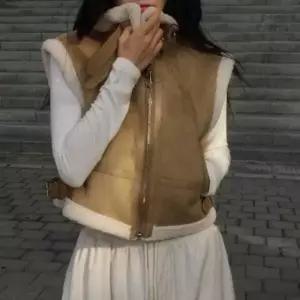 여성 양모 코디 폴라넥 클래식 무스탕 조끼