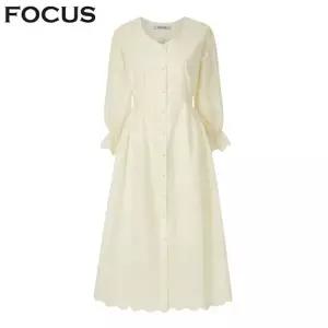 [포커스] 플라워 자수 스모크 밴딩 원피스_VF6S1OP3121