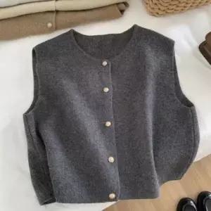 [하프클럽/옷자락]여성 라운드넥 버튼 소프트 울 루즈핏 베스트