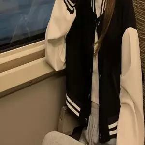 세미 오버핏 크롭 자켓 편한 코디 캐주얼룩 겨울 방풍 아우터 바람막이 플리스 후드 다운 점퍼트 가을