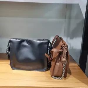 베네통/애플아울렛/체인 스트랩 미니 버킷백/BCBG07511