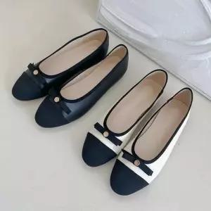 [라일리의류] Rly 러블리 리본 장식 포인트 블랙컬러 앞코 플랫슈즈