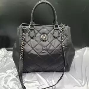 메트로시티 체인 퀄팅 가죽 서류가방 빅 토트백 중고 가방 은피아노