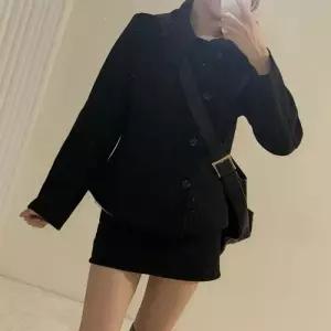 여자 겨울 하이넥 버튼 포켓 데일리룩 숏 코트