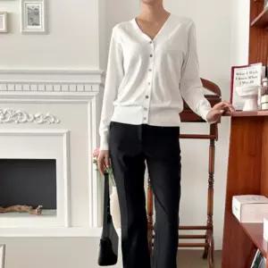 가을가디건 여성 브이넥 단추 데일리아이템기본 니트 오피스 오피스룩 무지 스탠다드 데일리