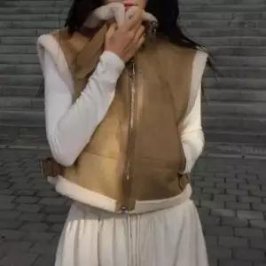 [하프클럽/]여성 폴라넥 무스탕 코디 양모 클래식 조끼