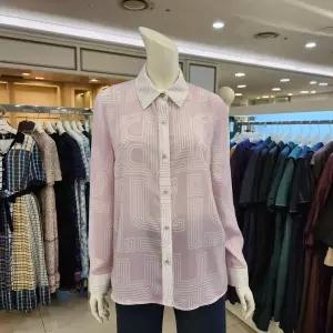 [베스띠벨리]로고프린트블라우스BKBAB2403PIP_BP