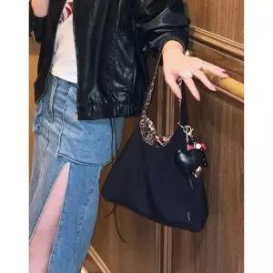 [NS홈쇼핑]JABA5F011 질스튜어트 [이지보우보우] 블랙 나일론 원단 리버서블 숄더백M..