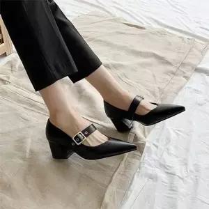 뾰족코 발등 펀칭 스트랩 통굽 미들굽 여성 구두Y-WDF1652