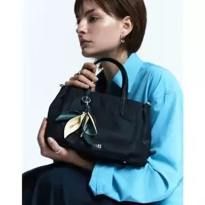 [NS홈쇼핑]DCBA6E525 닥스 블랙 플라워 참장식 나일론 토트백 S[35504616]