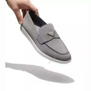 프라다 Reorder 삼각로고 스웨이드 로퍼 (2DG124 103 F073E)