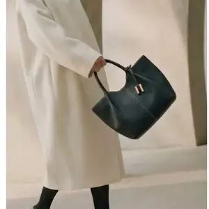 [NS홈쇼핑]헤지스핸드백 HIBA6E361BK [H-Arco] 아르코 블랙 소프트 레더 토트 M..