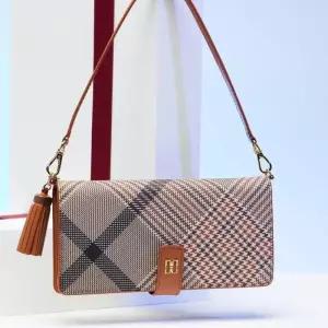 [백화점정품] 26년NEW 닥스 DAKS (선물포장) 브라운 체크패턴 타슬 포인트 다기종 핸드폰 케이스 (DCHO5E32