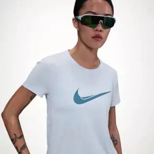 [나이키] 원 스우시 여성 DF 반팔 러닝 탑 NIKE HJ2205-423 2232827654 1690227