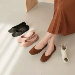 스퀘어 사선 절개 포인트 겨울 플랫슈즈 퍼단화 AB620 2257904 J