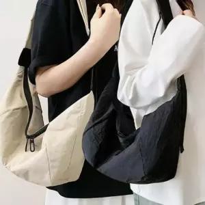 [라일리] Rly 데일리 크로스백 베이직 가방 넉넉한 수납 크로와상백