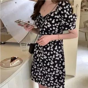 [라일리여성의류] Rly bns 데이지 플라워 오프숄더 미니원피스 DHH