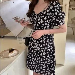 [라일리여성의류] Rly bns 데이지 플라워 오프숄더 미니원피스 DHH