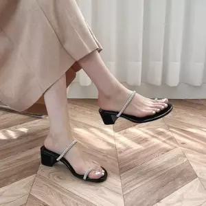 큐빅 스트랩 스퀘어토 미들굽 뮬 힐 여성화 6SS 큐빅스트랩 스퀘어토 미들힐 오픈토 여성뮬