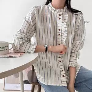 여자 프릴넥 투버튼 스트라이프 봄남방 면 박시 셔츠
