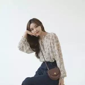 여성 플라워 쉬폰 긴팔 블라우스 루즈핏