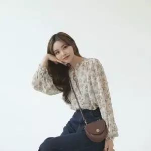 아트박스/신상오픈런 여성 플라워 쉬폰 긴팔 블라우스 루즈핏