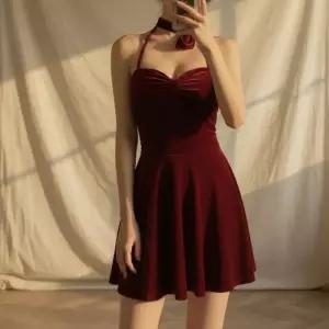 여성 벨벳 홀터넥 슬림 미니 플레어 원피스