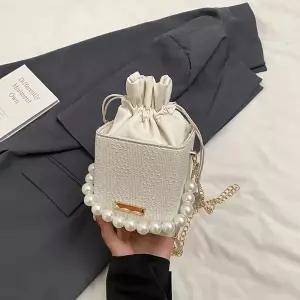 EAMT 여자 미니백 진주 체인 물통 가방 미니멀 숄더 겸 크로스 미니 핸드폰 YJ5
