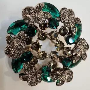 [콩심팥심]여성용 큐빅 장식 꽃 브로치 코사지 정장 블라우스