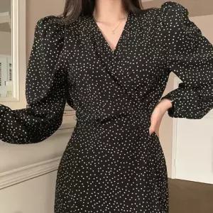 [페이릿][페이릿] 키바 도트 패턴 랩스타일 브이넥 롱 원피스