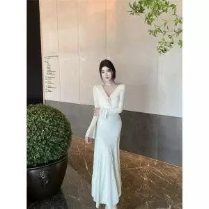 손오반 여성 원피스 브이넥 레이스 롱스커트 셔링 데일리룩 나팔 머메이드 KUK1