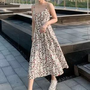 여성 예쁜 꽃무늬 패턴 휴가 패션 나시 끈조절 원피스