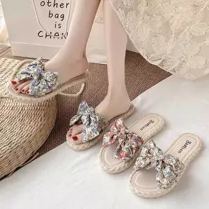 편한 여름 슬리퍼 여성 꽃무늬 리본 실내화 데일리러블리스타일 큐트 휴양지 여행 바캉스룩 신발 꽃장식 플