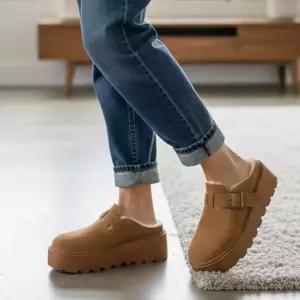 겨울철 캐줄얼화 버클 스트랩 포인트 여성 방한슬리퍼선생님실내화 폭신한 귀여운 회사 교사 털신발 거실