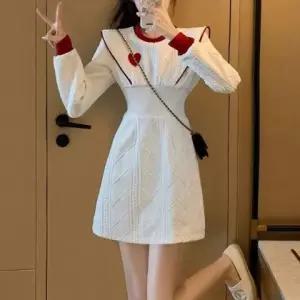 [아리엘스타일]하트배색니트원피스 슬림플레어핏 러블리데이트룩 하