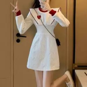 하트배색니트원피스 슬림플레어핏 러블리데이트룩 하