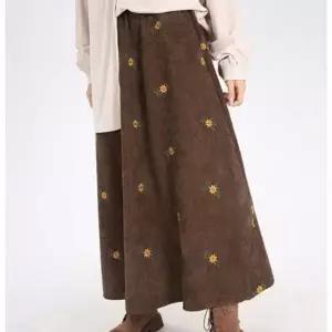 여성 플라워 자수 코듀로이 A라인 롱스커트 1P 간절기 체형커버 치마 패션