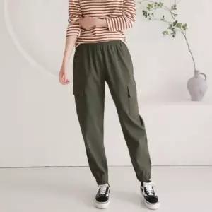 [하프클럽/]여성 루즈핏 양털 기모 조거팬츠 카고 스타일 데일리 팬츠