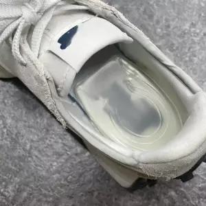 운동화 구두 여성용 실리콘 키높이 반깔창 2cm 투명 뒤꿈치 패드