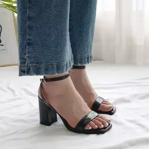 스퀘어코 애나멜 스트랩힐 발편한 샌들구두 여름신발 가을스트랩힐 스트랩구두
