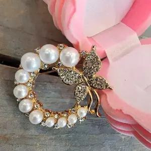 [골드스마일]브로치 여자 코사지 진주 큐빅 나비 골드