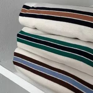 핫핑 [트렌디템/체형커버] 카밀리 오버핏 스트라이프 오픈카라 긴팔 티셔츠